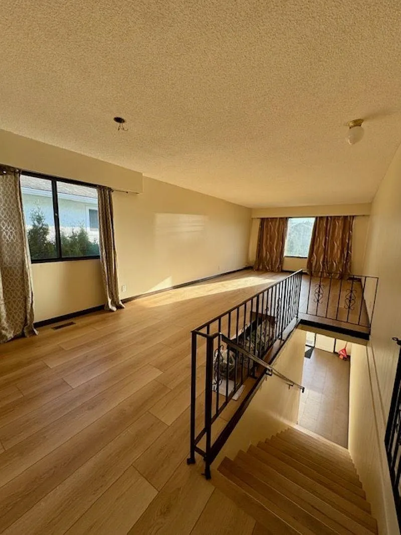 5 bed, 1925 sqft, $3,100 — Photo 1