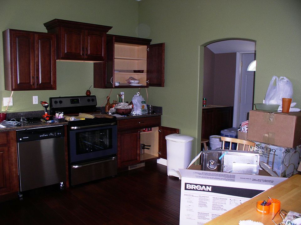 1/2 of kitchen/utility entry