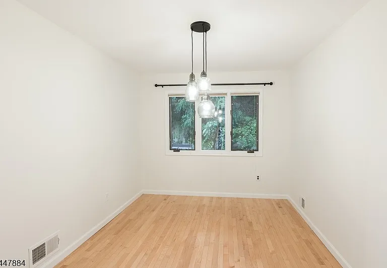 89 Continental Rd — Photo 5