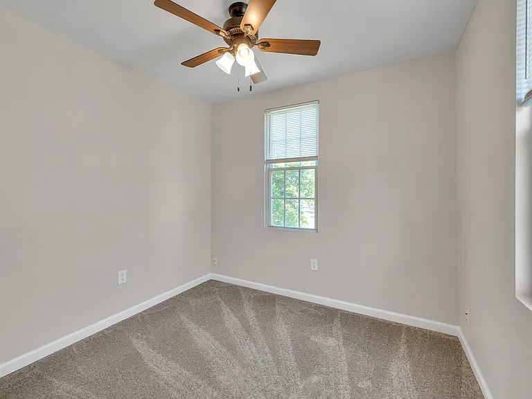 1009 Elkin St — Photo 2