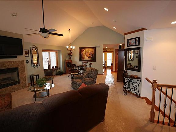 4th image of 105 N Heatherton Ct
