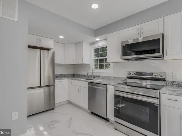 902 Nadine Ct, Landover, MD 20785