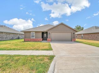 1005 Avalon Dr, Altus, OK 73521