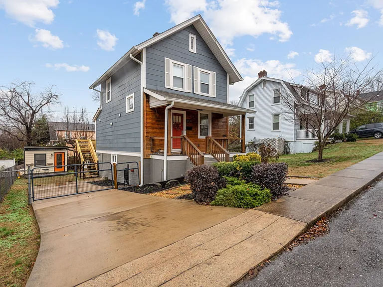 1308 Overton St — Photo 2