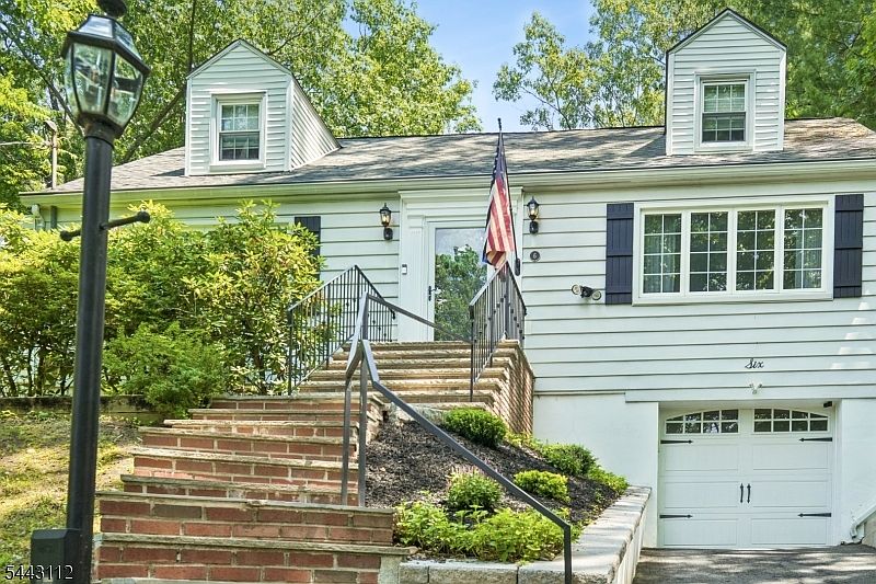 1st image of 6 Cherry Ln
