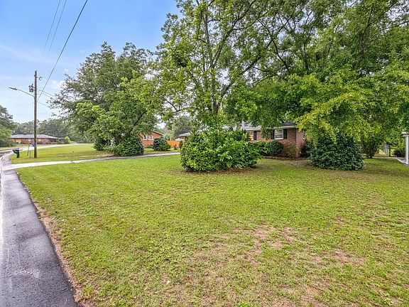 2nd image of 214 Crestview Dr