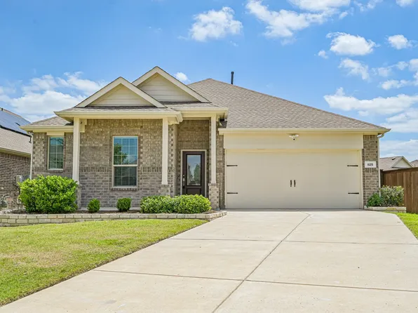 825 Tulip Ct, Forney, TX 75126