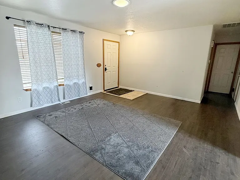 3101 Meadow Glen Ln — Photo 5