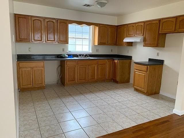 1st image of 7 Longworth St APT 3