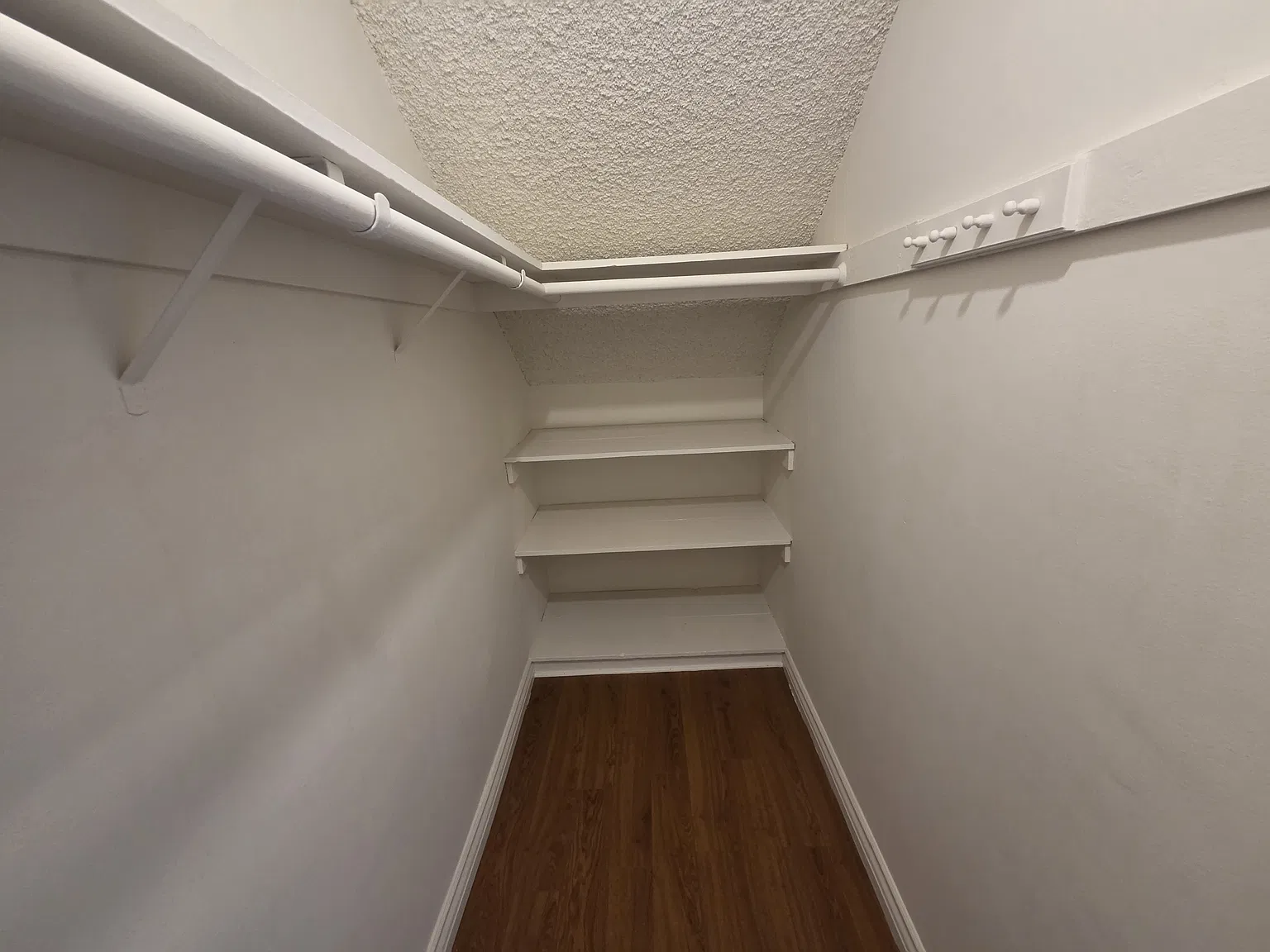 2 bed, 1250 sqft, $3,995 — Photo 4
