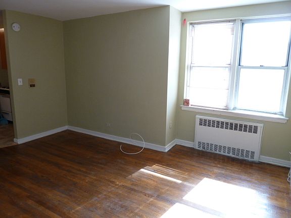 4th image of 14435 Sanford Ave
