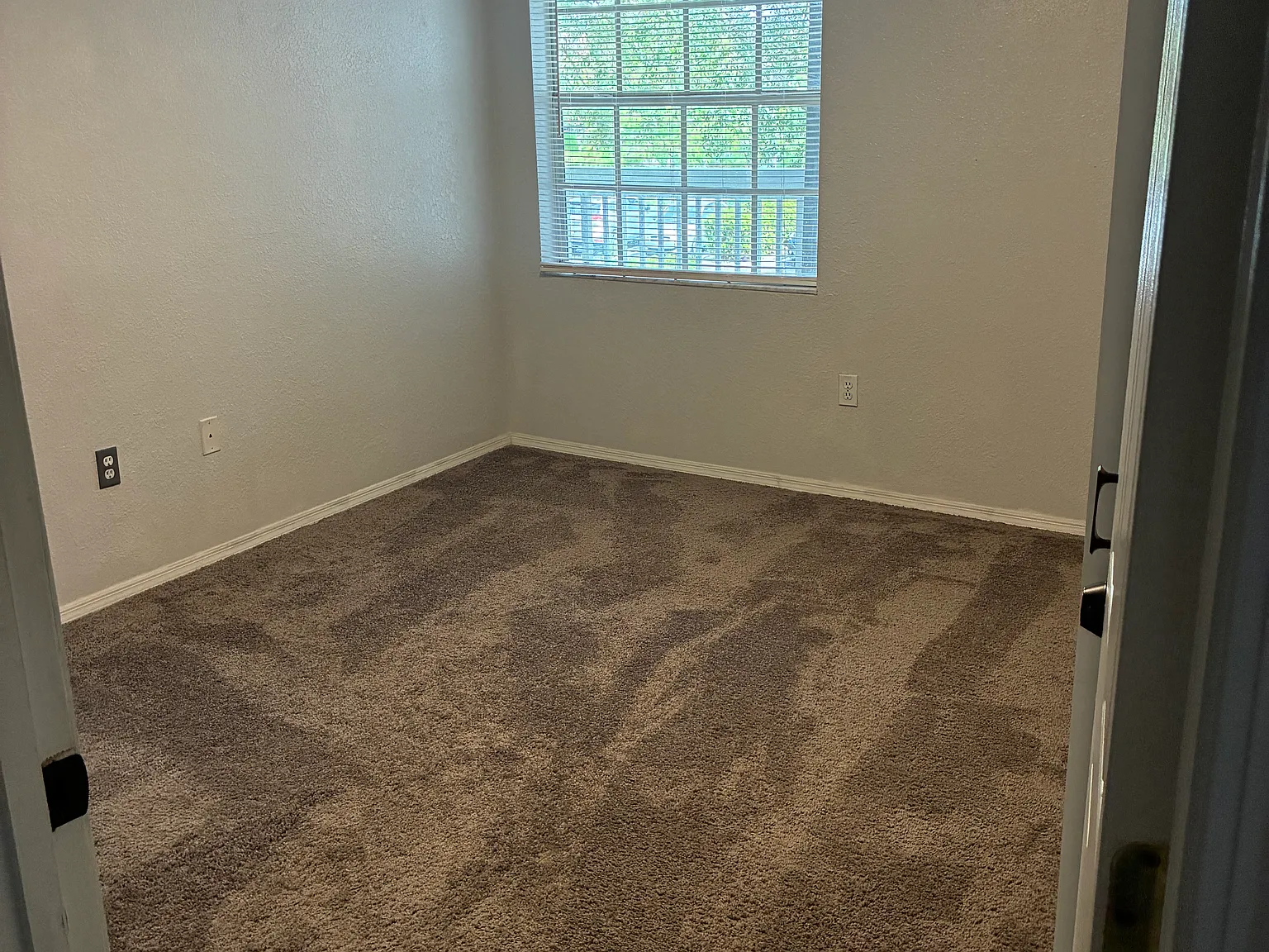 2 bed, 1200 sqft, $800 — Photo 2