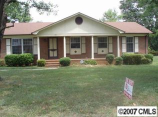 1711 Pondella Dr, Charlotte, NC 28213