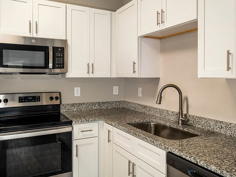 Richmond Place Luxury Apartments — Photo 47