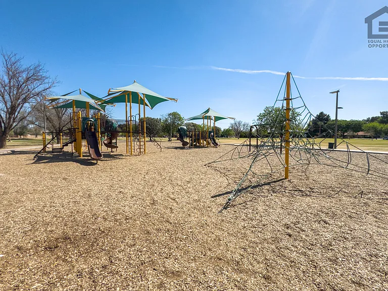 2501 W Belmont Ave — Photo 31