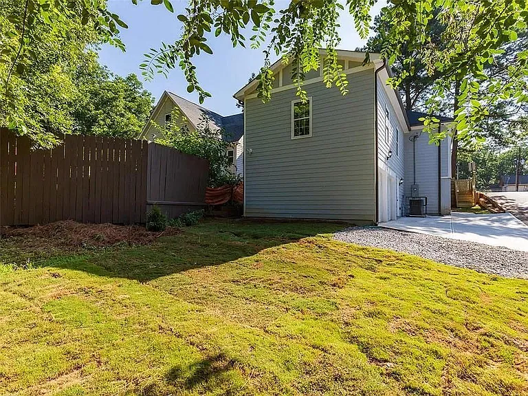 1569 Jonesboro Rd SE — Photo 32