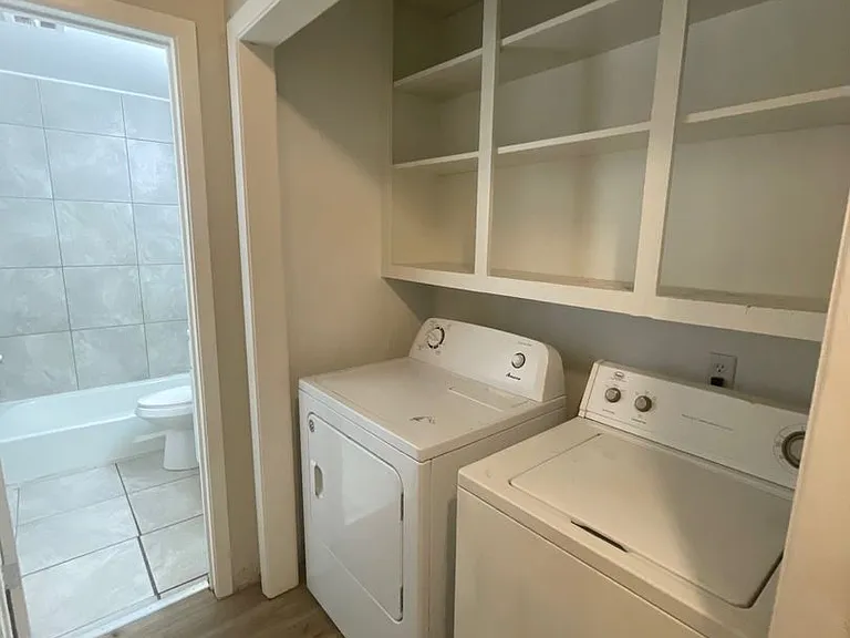 307 Canada St — Photo 9