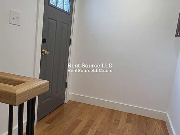 3rd image of 52 Cotting St Floor Basement