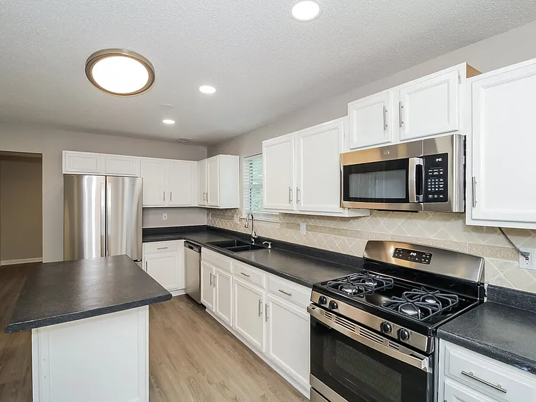 4548 White Rd — Photo 10