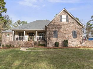 52 Brookline Dr, Hattiesburg, MS 39402