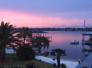 7832 Petersen Point Rd, Milton, FL 32583