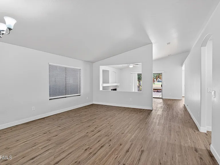 1365 E Betsy Ln — Photo 6