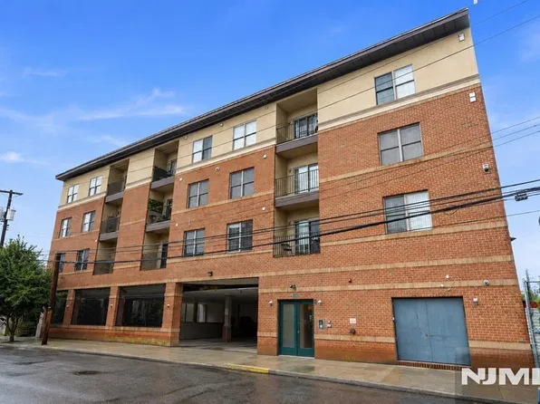 15-19 Tichenor #403, Newark, NJ 07114