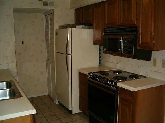 2nd image of 11140 N Stratford Pl #517