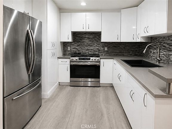 5th image of 15455 Sherman Way APT 14