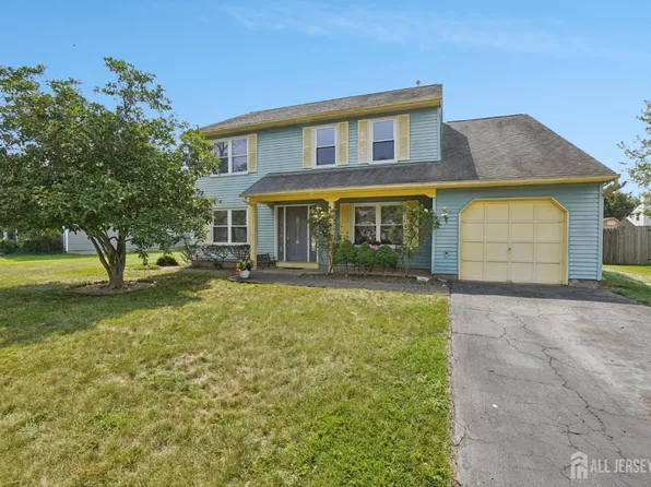 34 Stonewall Dr, Edison, NJ 08820