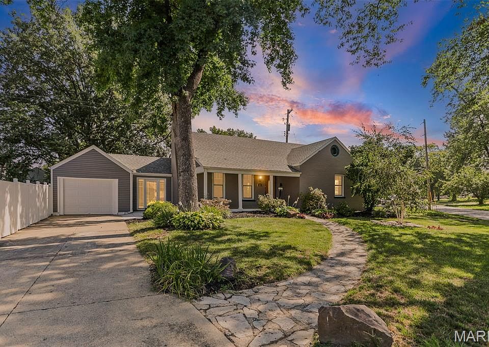 1st image of 204 Marilyn Dr
