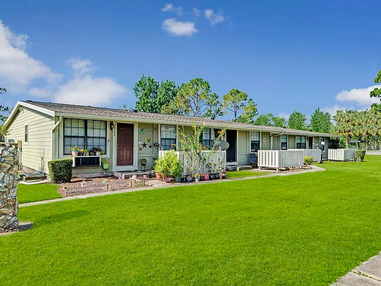 Wingwood — Photo 1