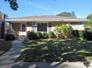 920 S Saylor Ave, Elmhurst, IL 60126