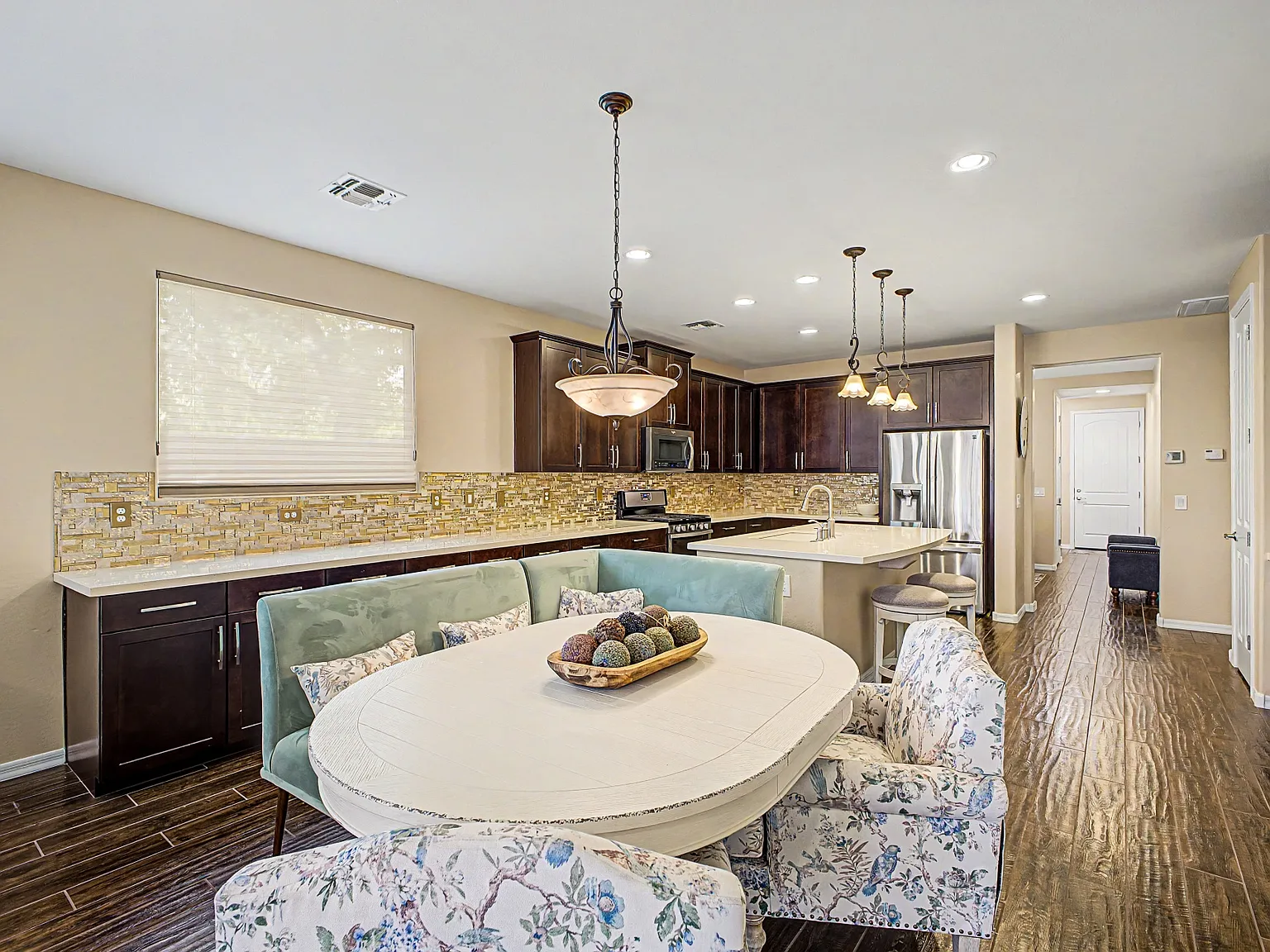 3432 E Strawberry Dr — Photo 3