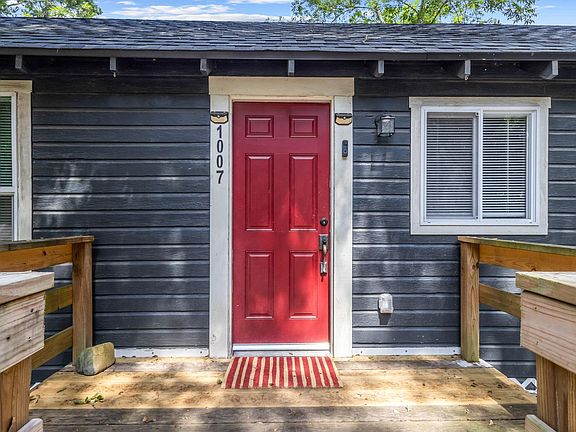 5th image of 1007 S Pecan St