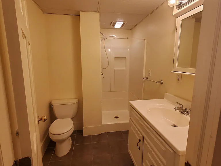 47 Railroad Ave #2R — Photo 8