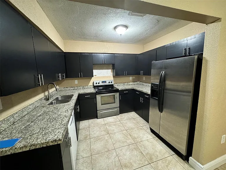 2091 Oleander Dr — Photo 4