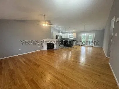 3 bed, 2.0 bath, 1652 sqft, $2,695 — Photo 3