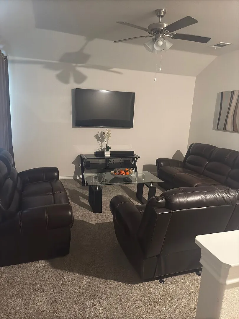 Cozy 4 Bedroom House in McKinney, TX — Photo 2