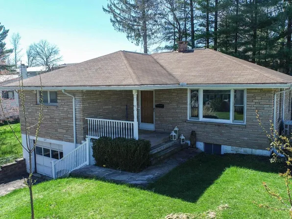 127 S Oakhall Dr, Oakland, MD 21550