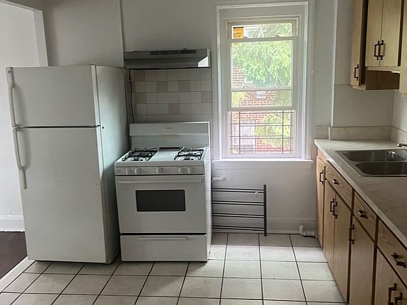2nd image of 1056-226 3rd Ave