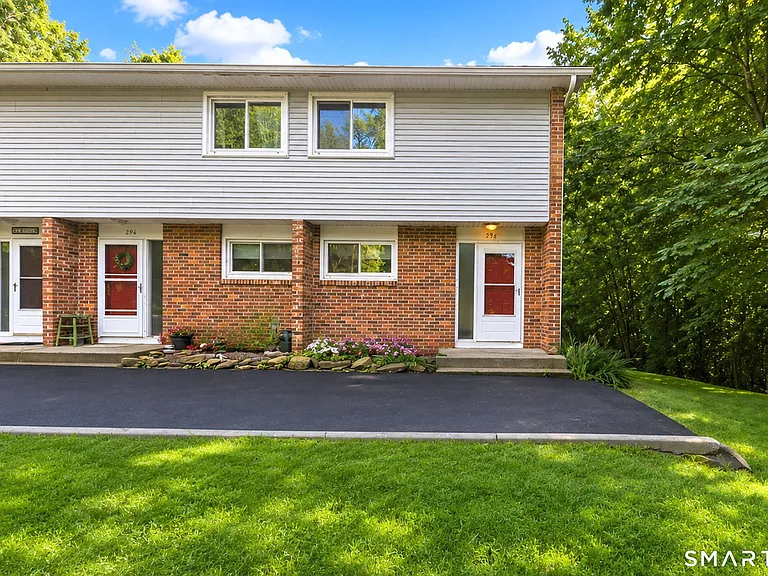 29 Anton Rd #D — Photo 3