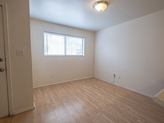 3rd image of 136 E 400 N APT 108