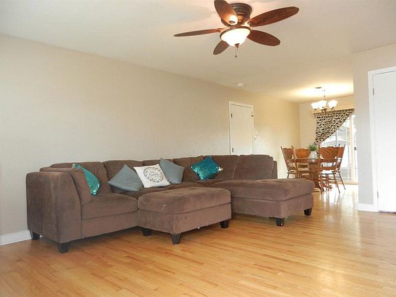 4th image of 1416 Mariposa Way