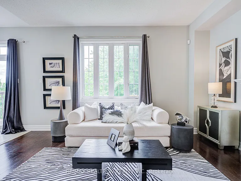 48 Robert Wilson Cres — Photo 18