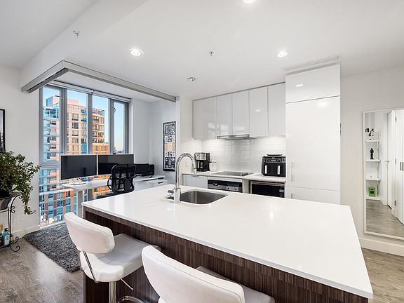 5th image of 1308 Hornby St #2706