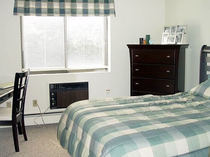 2nd image of 490 N River Rd APT 3