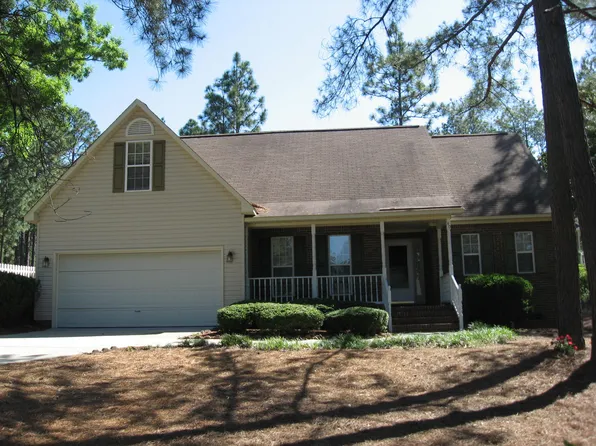 140 Lake View Dr E, Pinehurst, NC 28374