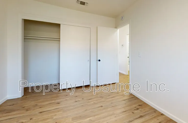 1063 Del Sol Pl #D — Photo 8