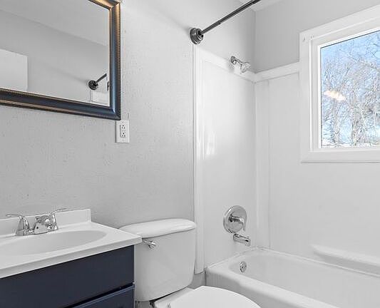 5th image of 925 Crestland Dr